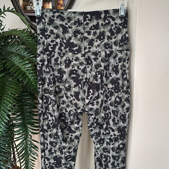 Brand New Miraclesuit Tummy Control Athleisure Leggings Tortoise Shell Green - Picture 9 of 16